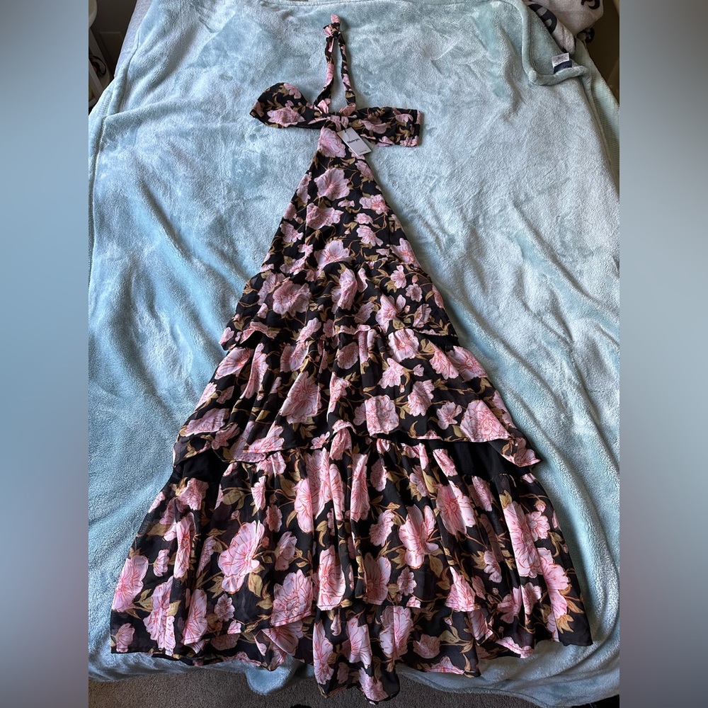 NWT Showpo. Cherrie Halter Neck Cut Out Floral Midi Dress in Romantic Floral